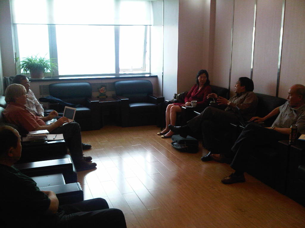 President Du meets with guests from Europe based foundation FPH